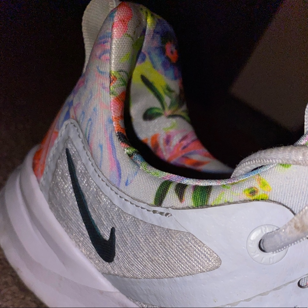 Nike Rival